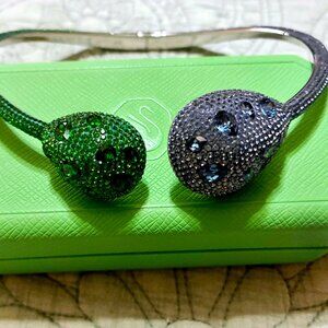 Very rare Atelier Moeselle chocker collectible piece.